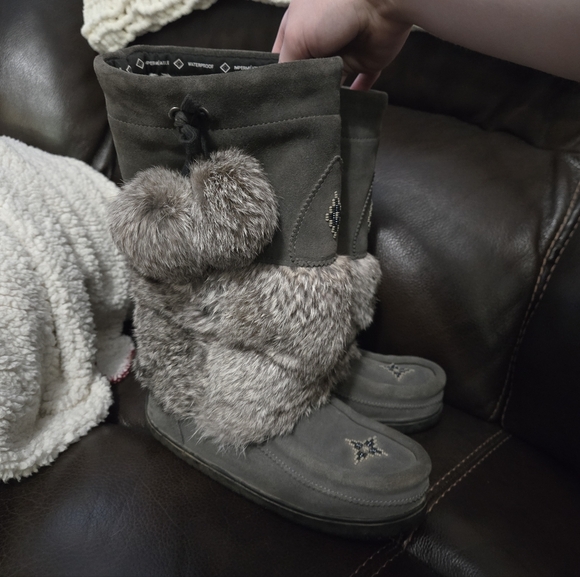 Manitobah Mukluks Shoes - Grey Manitobah Mukluks Size 6